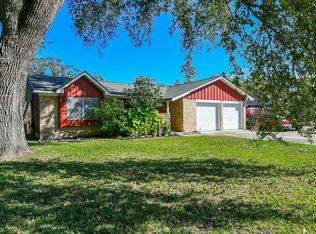 129 Cannon St, Clute, TX 77531