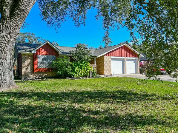 129 Cannon St, Clute, TX 77531