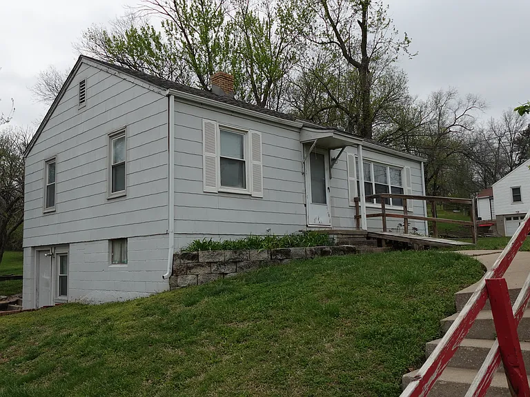 6608 NW Prairie View Rd — Photo 2