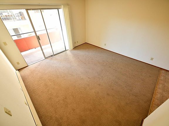 3rd image of 389 Vernon St #107