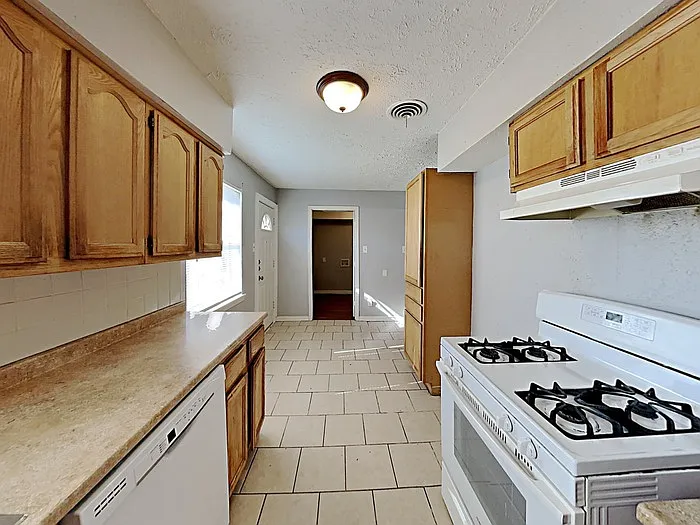 4731 Bedford Dr — Photo 6