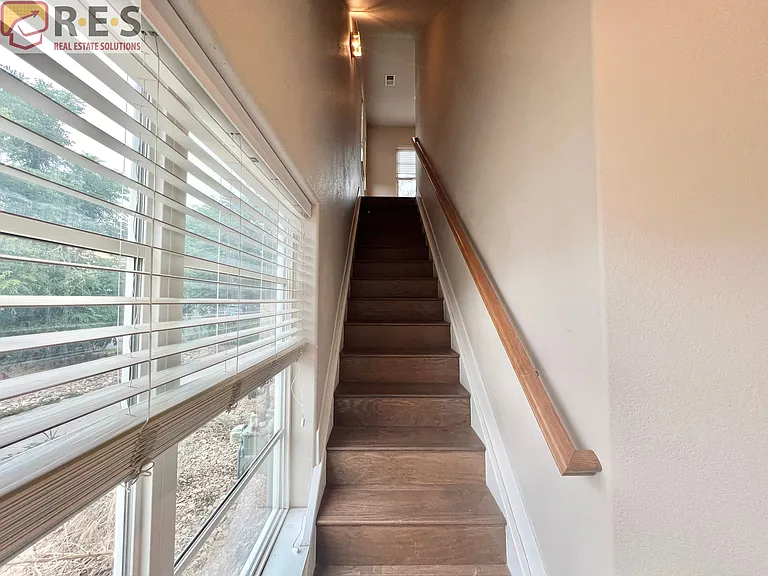 2945 Lawrence St — Photo 2