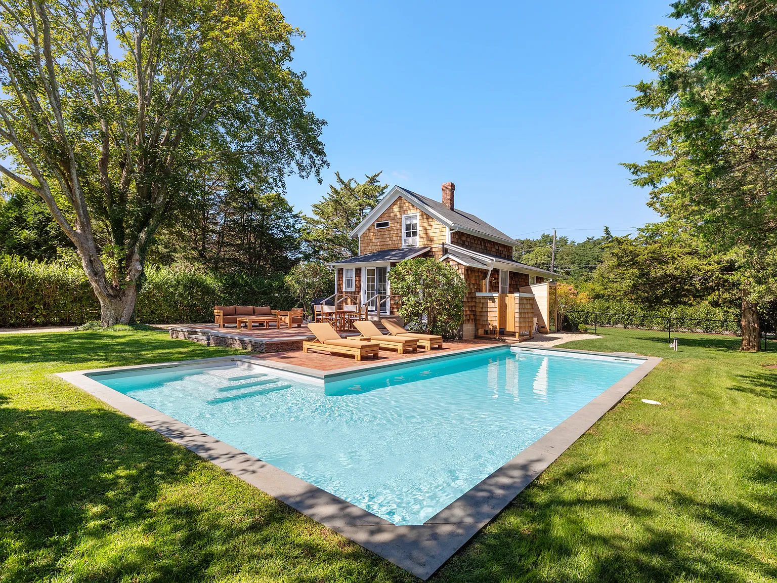 Charming Bridgehampton Village Home — Photo 2