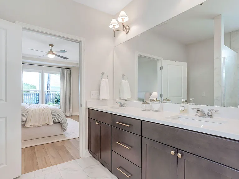 72 McRorrie Dr — Photo 16