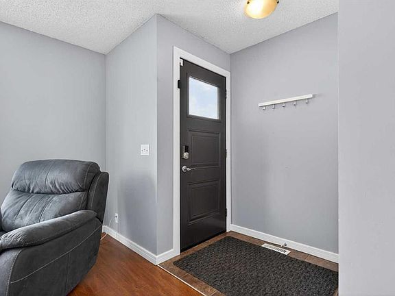 4th image of 8005 Ranchview Dr NW