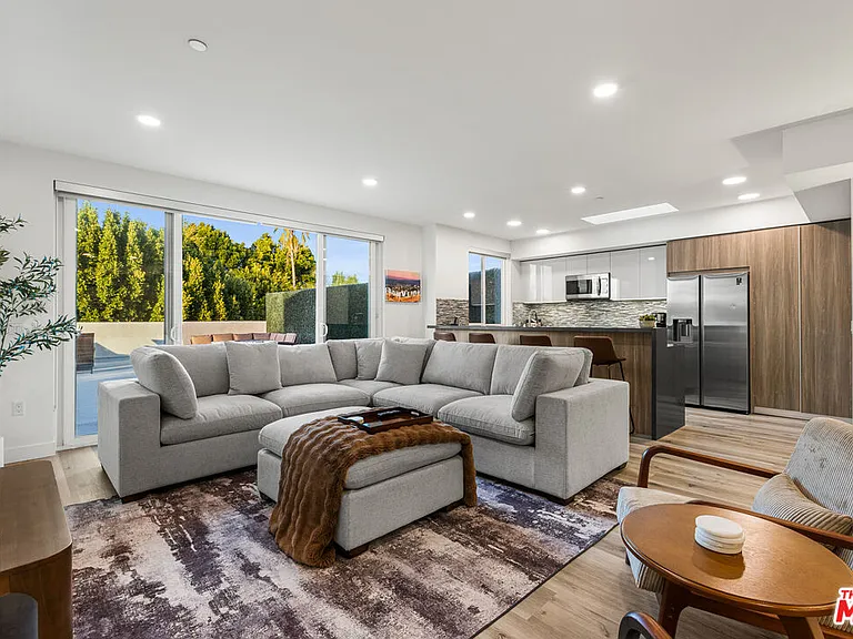 4806 Sylmar Ave #Penthouse 2 — Photo 1