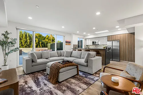 4806 Sylmar Ave #Penthouse 2 Photo 1