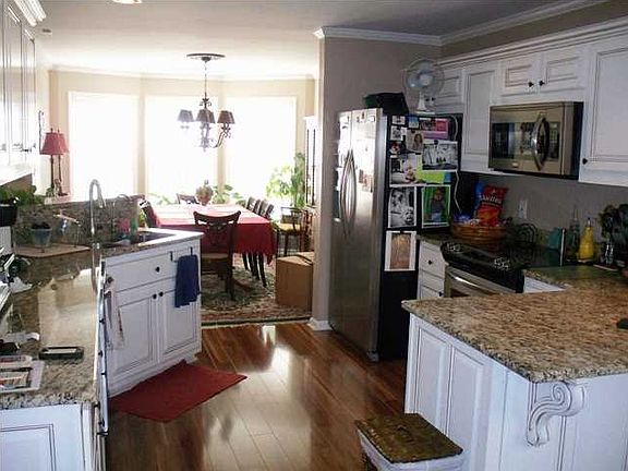 3rd image of 212 New Providence Ct