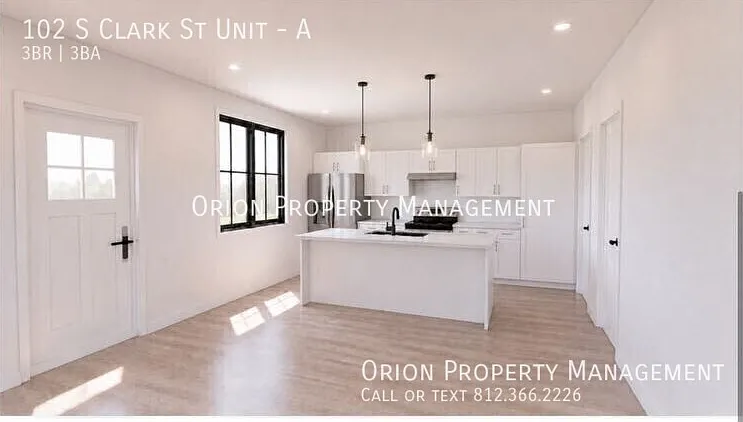 102 S Clark St — Photo 3