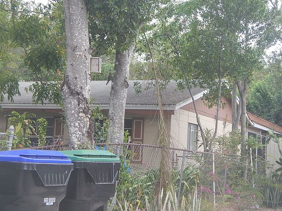 3rd image of 1701 Hernandes Dr