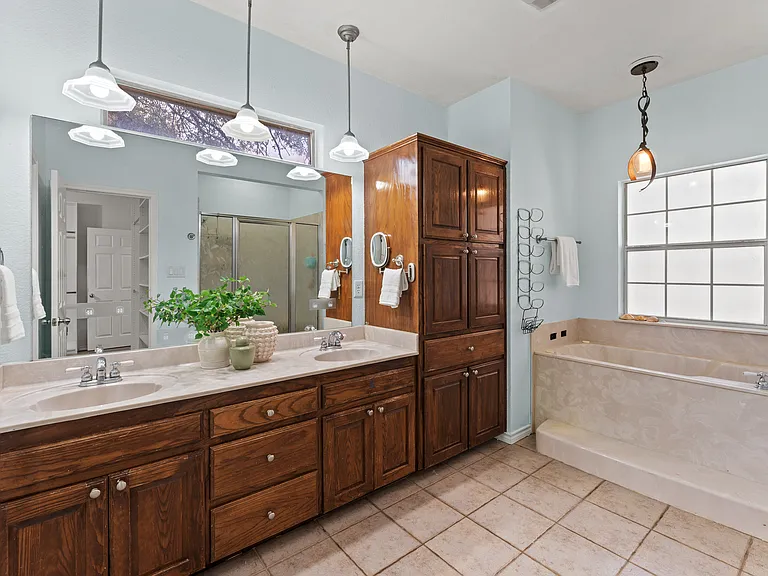 1060L Great Oaks — Photo 36