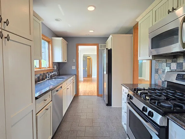 15 Carpender Rd — Photo 8