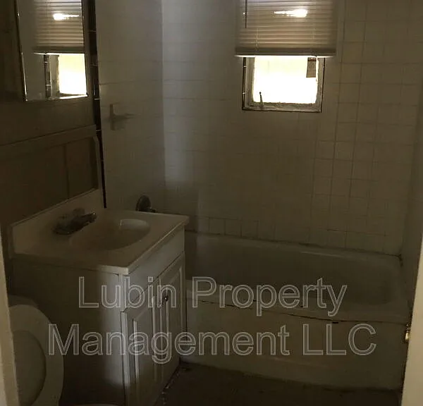 1263 Newark Ave — Photo 4