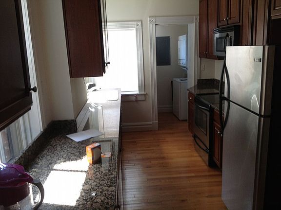 3rd image of 810 Norton St