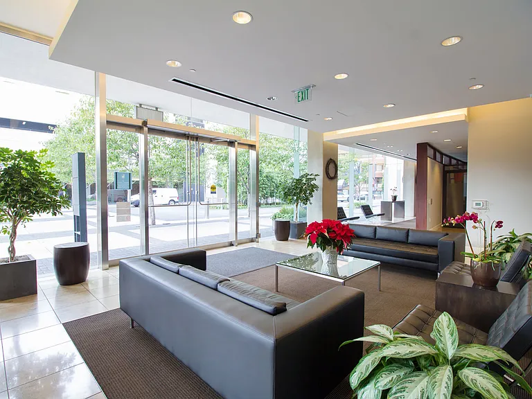 250 KING Apartments — Photo 4