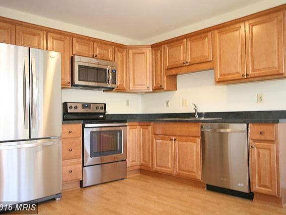 3rd image of 207 Moser Cir