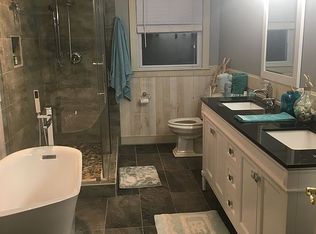 72 Grove St, Oak Ridge, NJ 07438