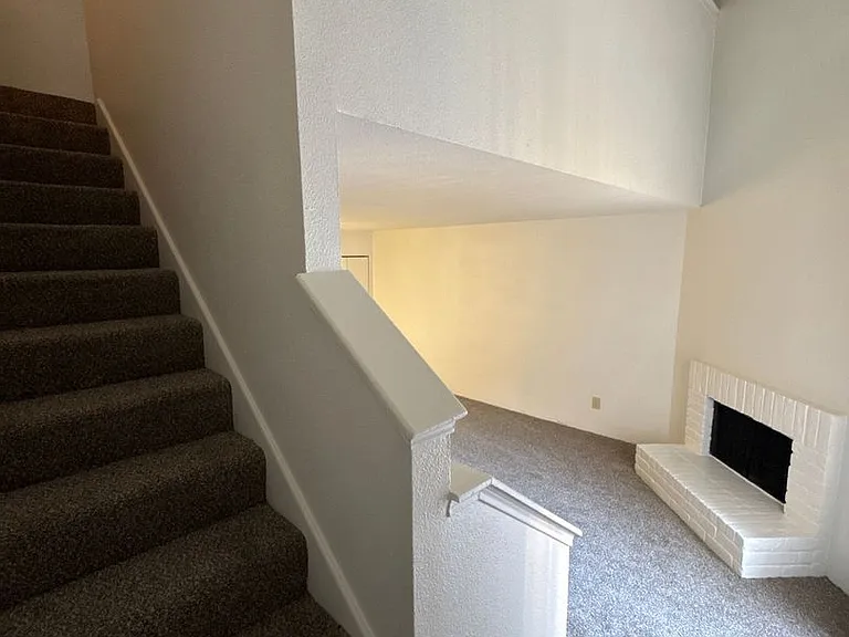 Emerald Cove Apartments — Photo 48