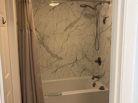 5th image of 8 Robin Cir APT 1