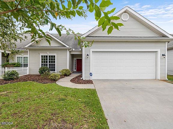 2nd image of 216 Merlot Dr