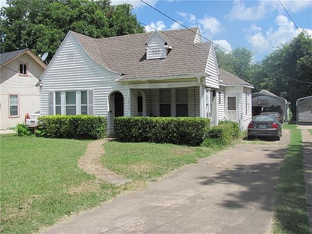 1st image of 1013 Park Dr