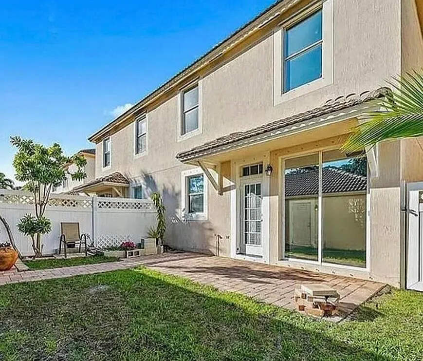 3 bed, 2.5 bath, 1728 sqft, $3,450 — Photo 2