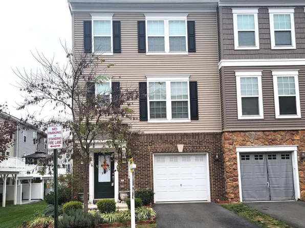 10726 Shadewell Spring Way, Manassas, VA 20112