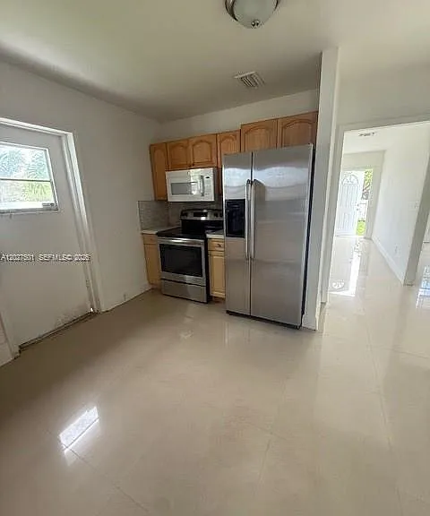 3700 SW 56th Ave — Photo 3