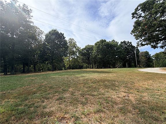 5th image of 240 Colton Ln