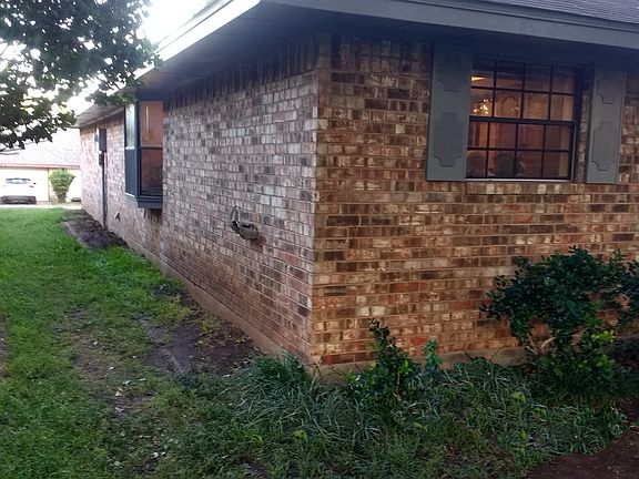 2nd image of 1822 S Hillcroft Dr
