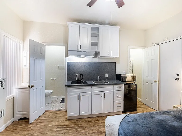 Soto Rose Apartments — Photo 15