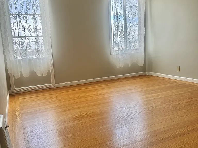 72 Robblee Ave — Photo 14