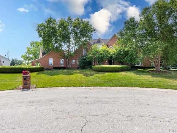 27347 Rainbow Cir, Lathrup Village, MI 48076