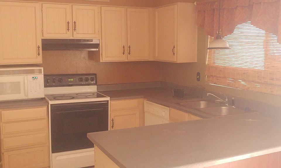 2nd image of 2304 W Summit Pl
