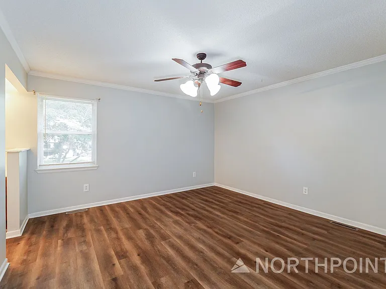 3901 SW 10th St — Photo 7