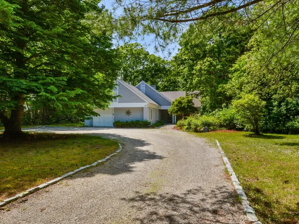 186 Coonamessett Circle, East Falmouth, MA 02536