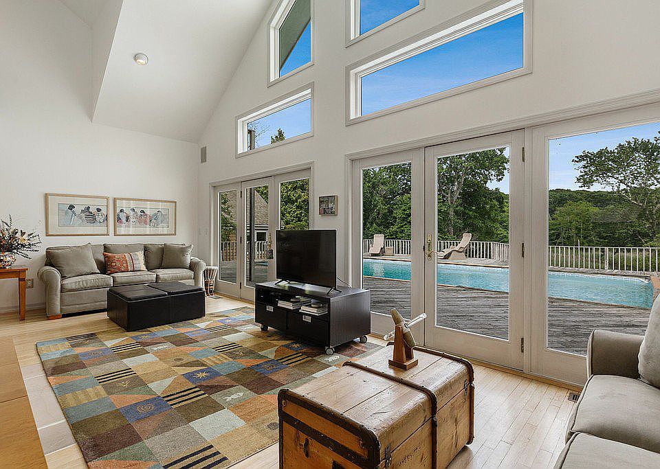 18 Brushy Neck Ln, Westhampton, NY 11977 Zillow