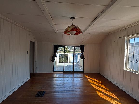5th image of 3220 Fuhrman Ave E