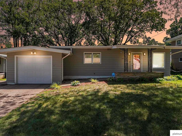 4925 Browne St, Omaha, NE 68104