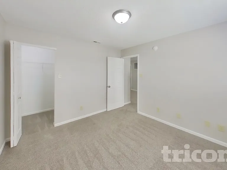 10904 Wymm Ln — Photo 12