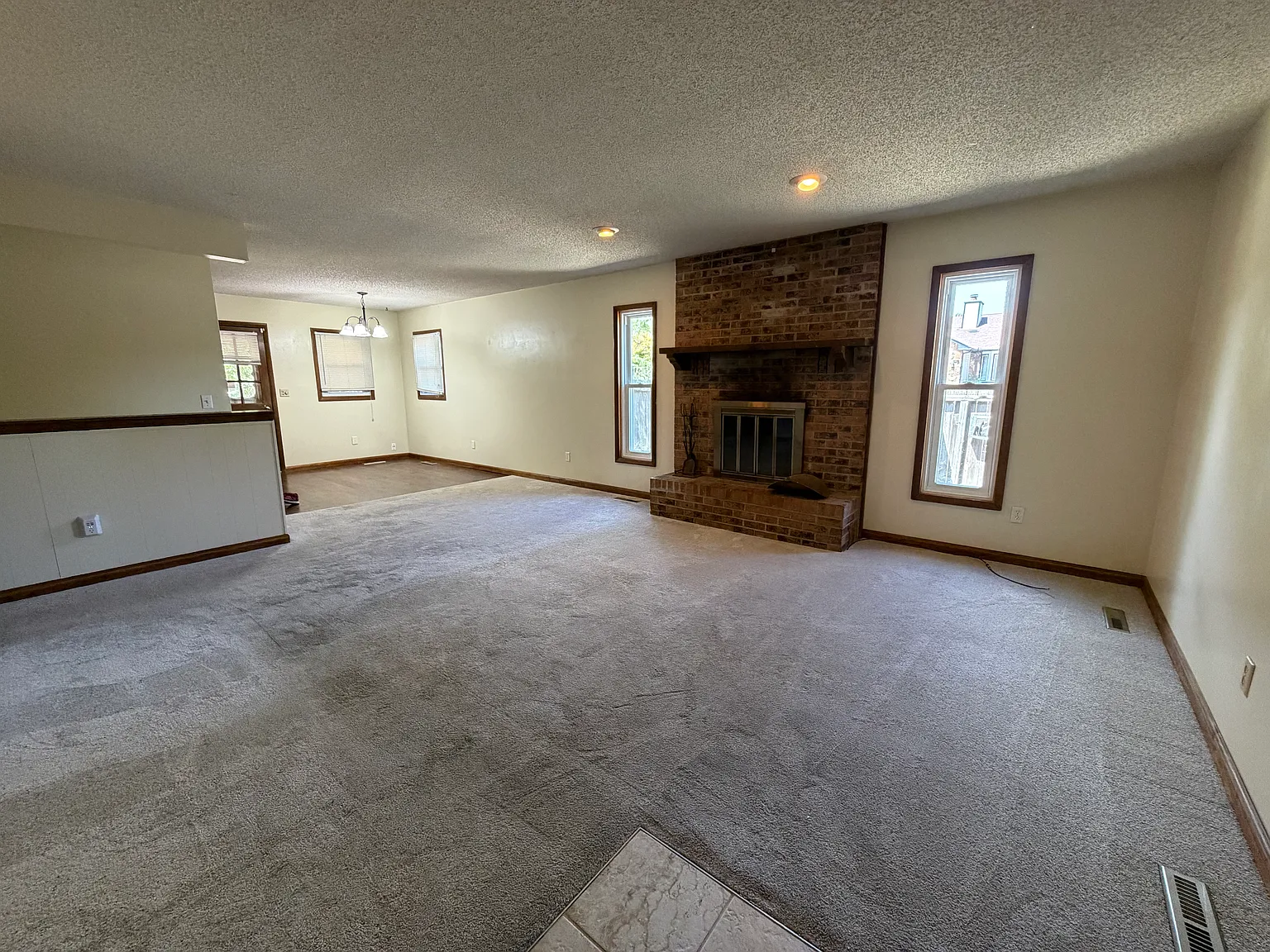 3 bed, 2212 sqft, $1,575 — Photo 3