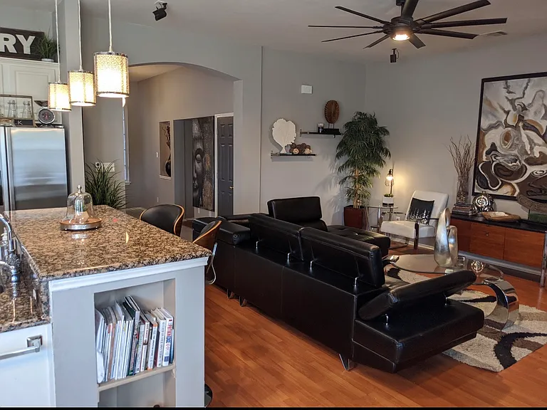 301 Mimosa Dr — Photo 3