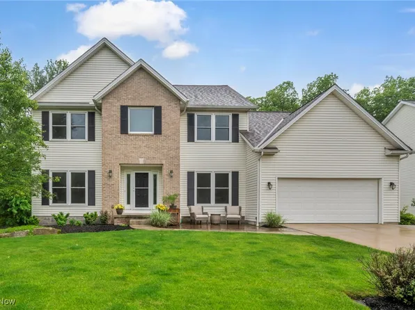 17360 Woodlawn Ct, Strongsville, OH 44136