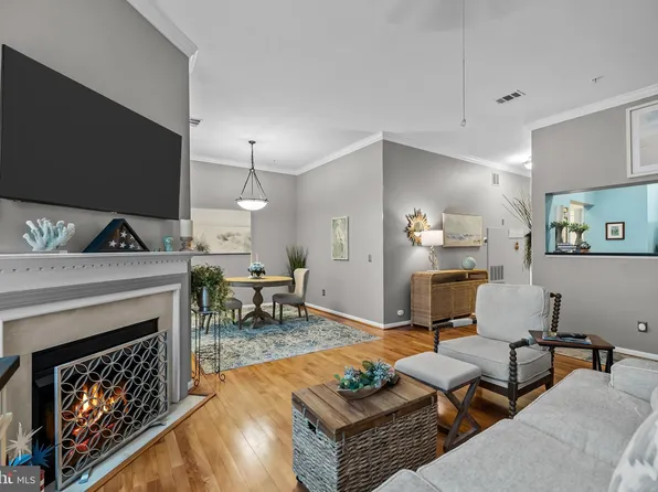 4950 Brenman Park Dr APT 101, Alexandria, VA 22304