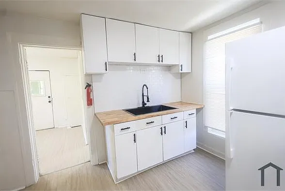 1028 W 5th St — Photo 11