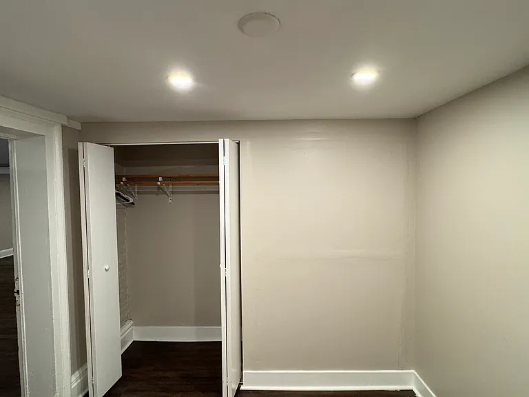 9 Washington Pl #BASEMENT — Photo 4