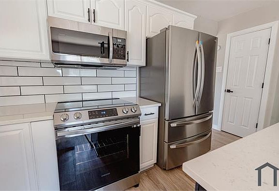4th image of 2027 Lucerne Cir