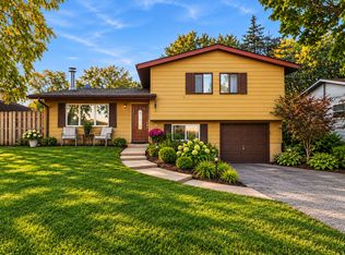 1403 Jefferson St, Lake In The Hills, IL 60156