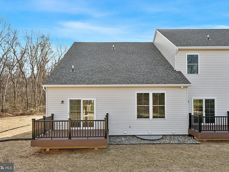 122 Silversmith Rd — Photo 31