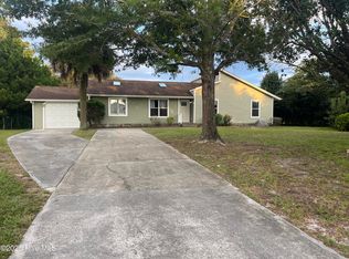 402 Crown Point Rd, Hubert, NC 28539